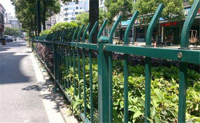 铁艺栏杆——绿化护栏的首要选择